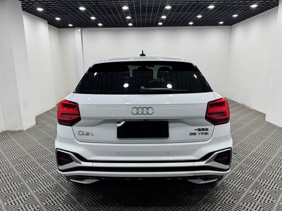 Audi Q2L