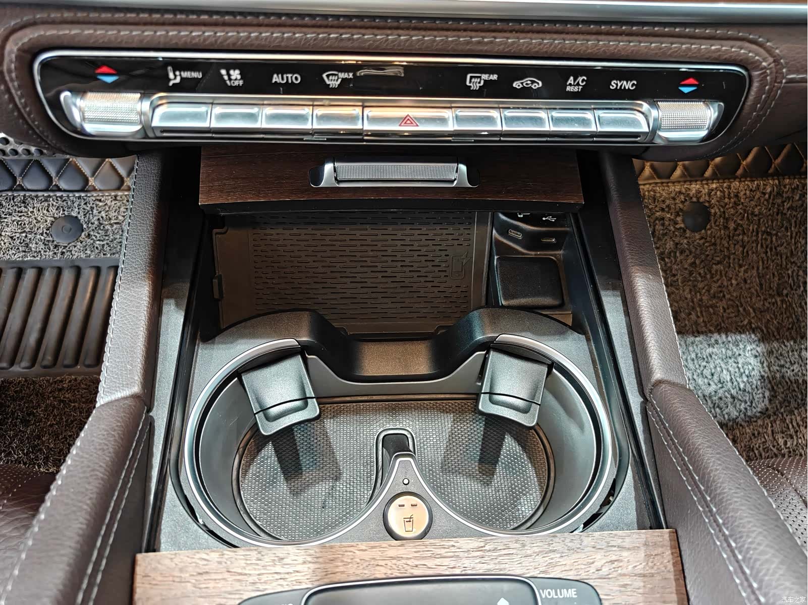 Mercedes-Benz GLS, 2020 14