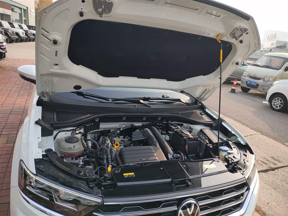 Volkswagen T-ROC exploring Songs