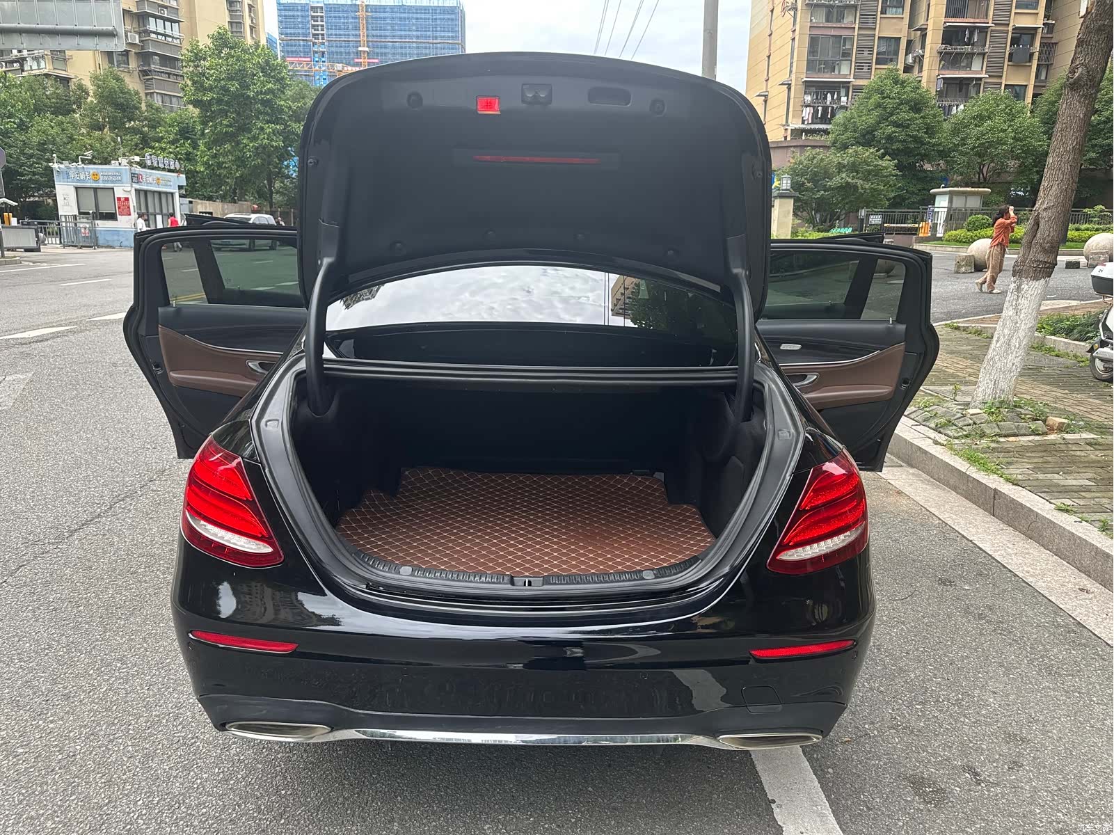 Mercedes-Benz E-Class, 2019 12