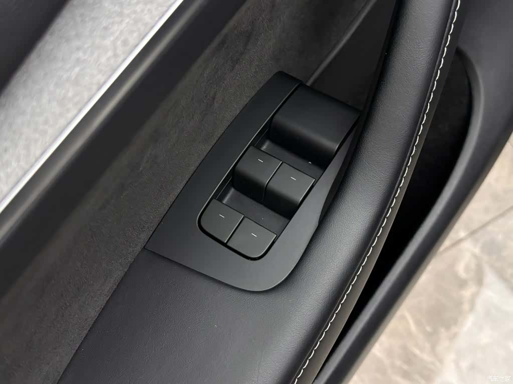 Tesla Model Y, 2023 16
