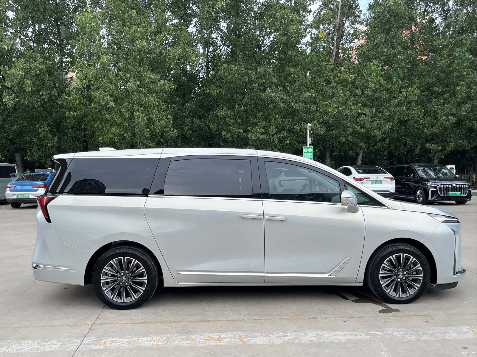 Buick GL8, 2025 все фото
