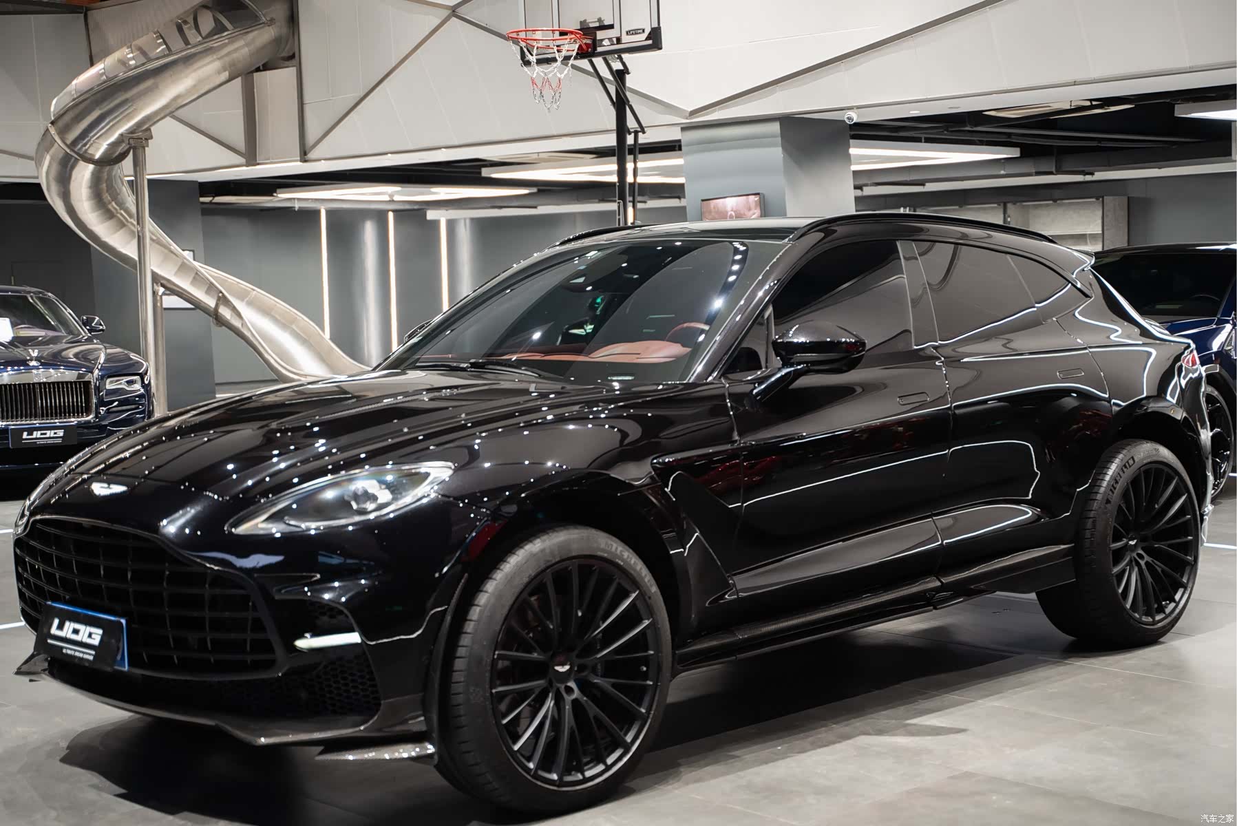 Aston Martin DBX