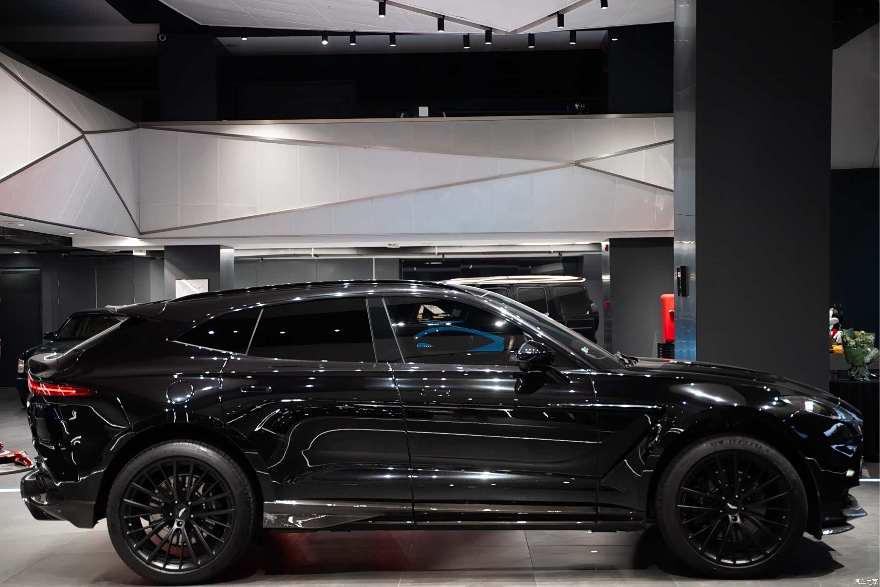 Aston Martin DBX, 2021 15