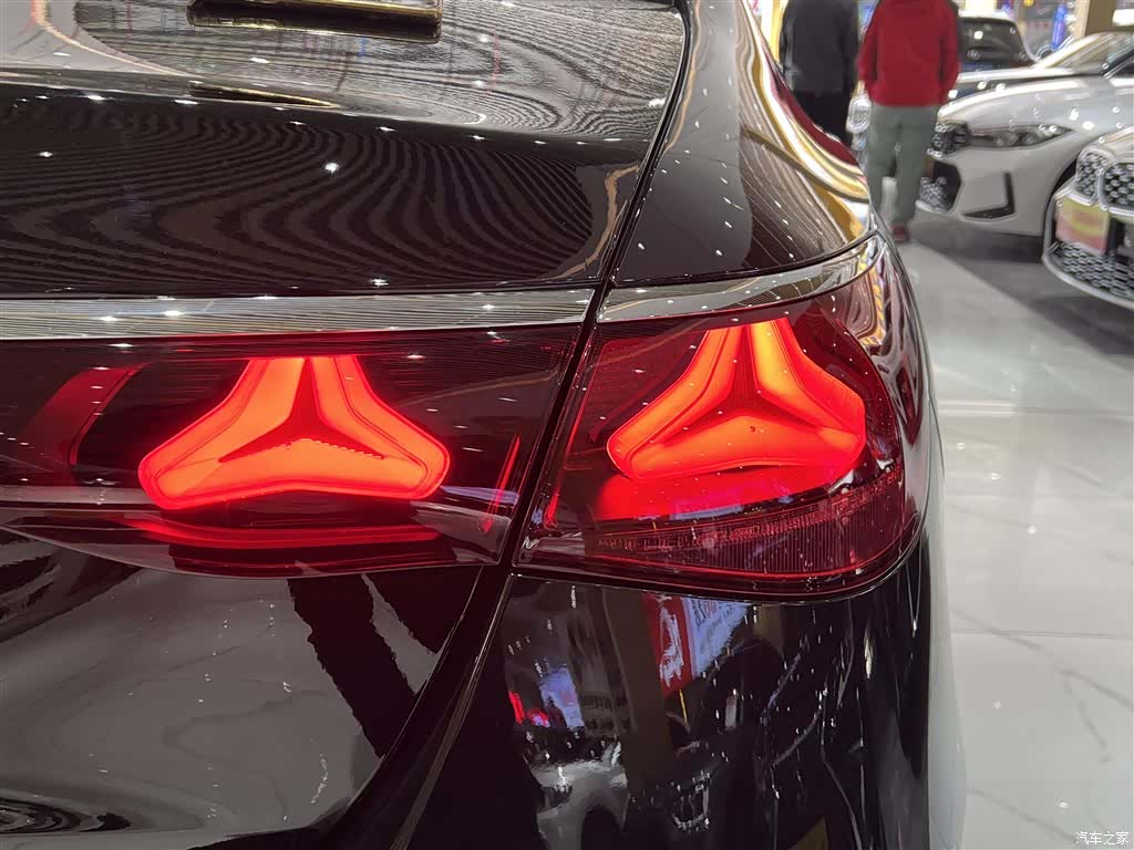 Mercedes-Benz E-Class, 2024 8