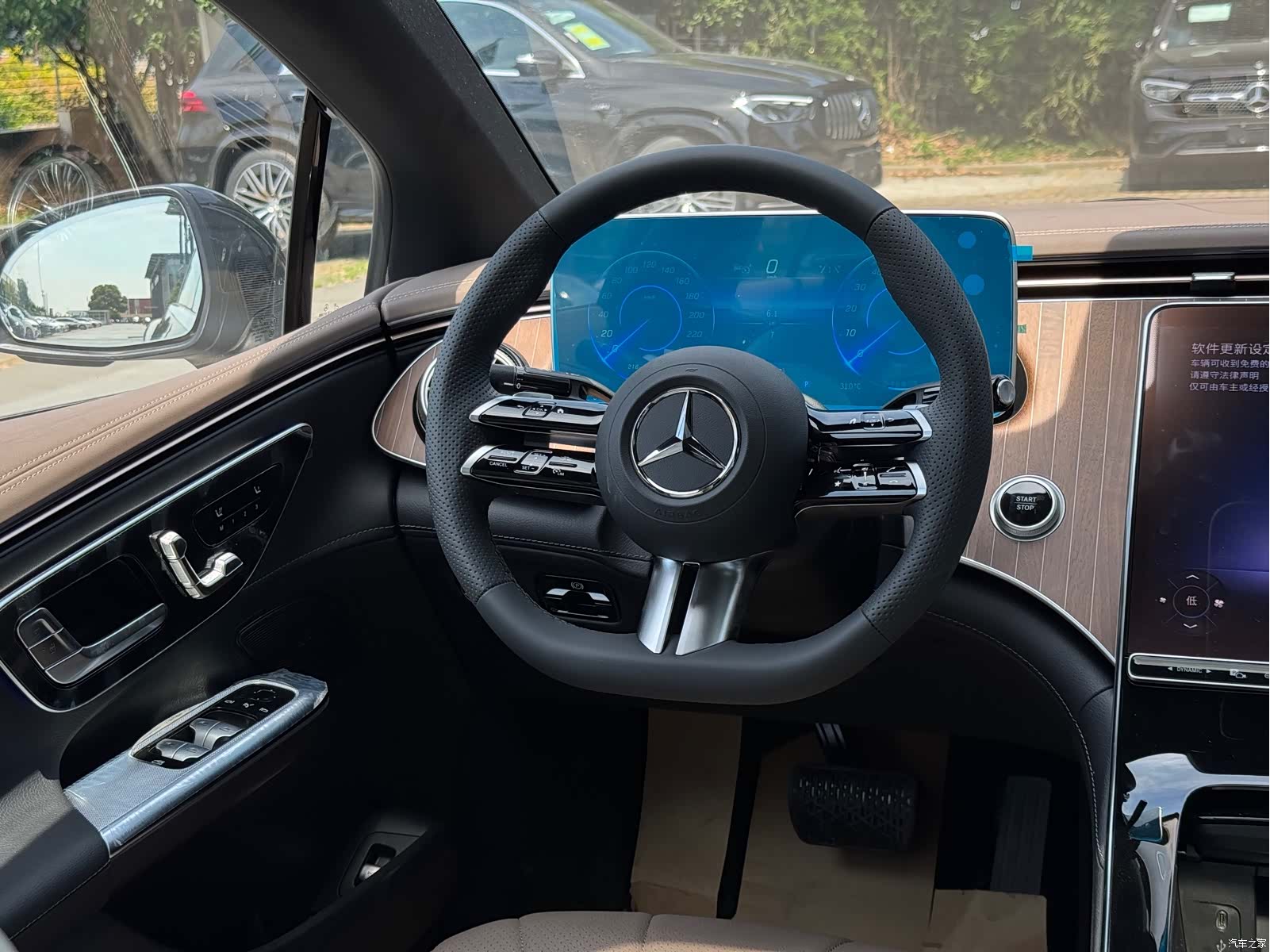 Mercedes-Benz EQE, 2025 11