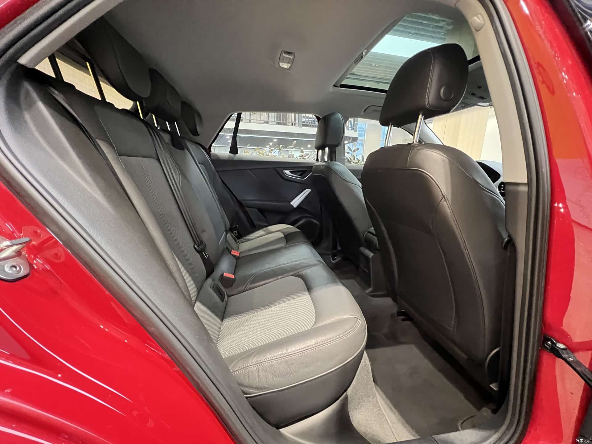Audi Q2L, 2019 11