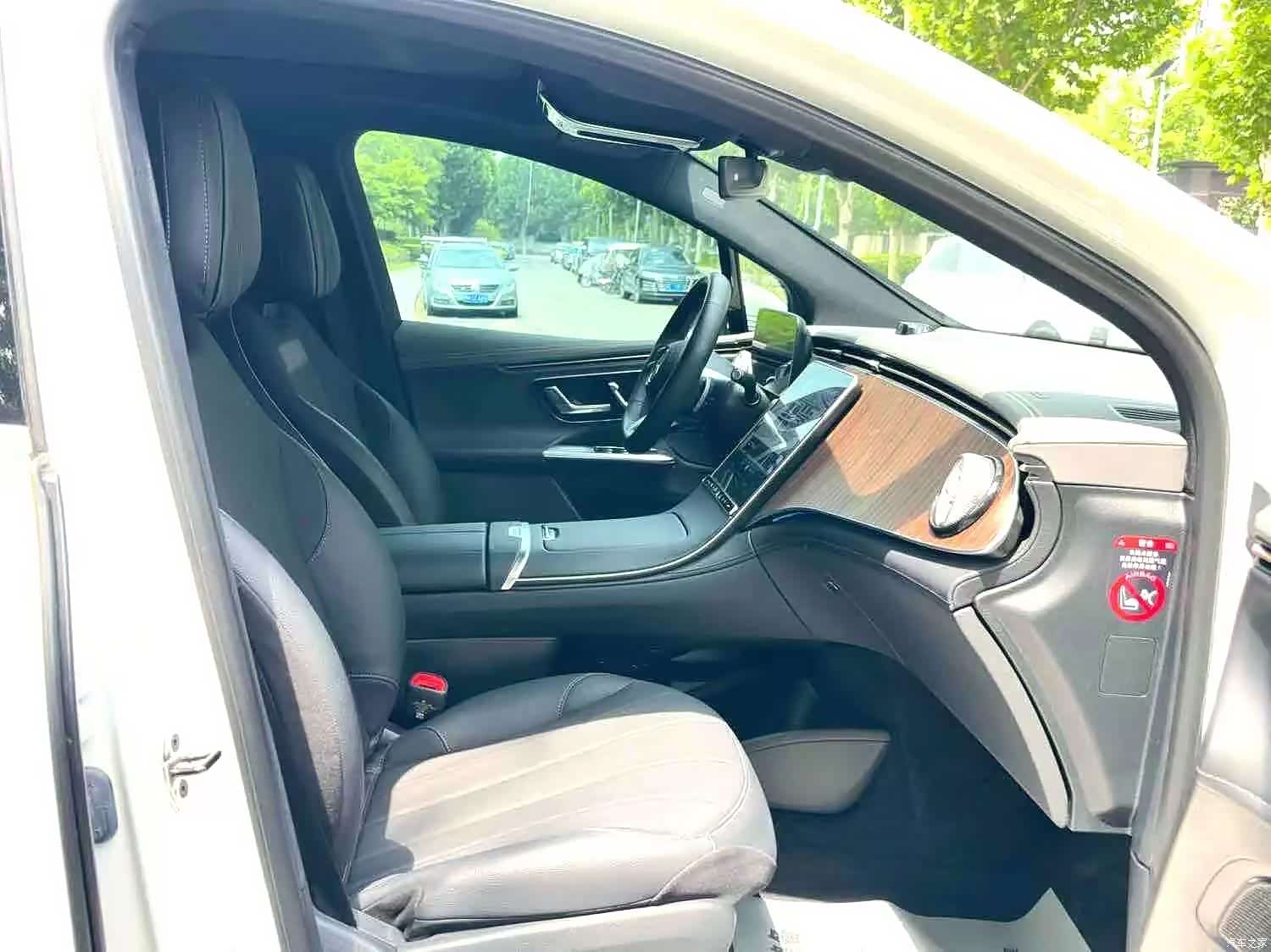 Mercedes-Benz EQE, 2025 4