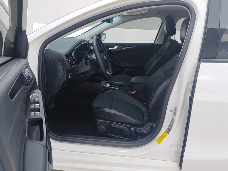 Ford Focus 2022, фото 9