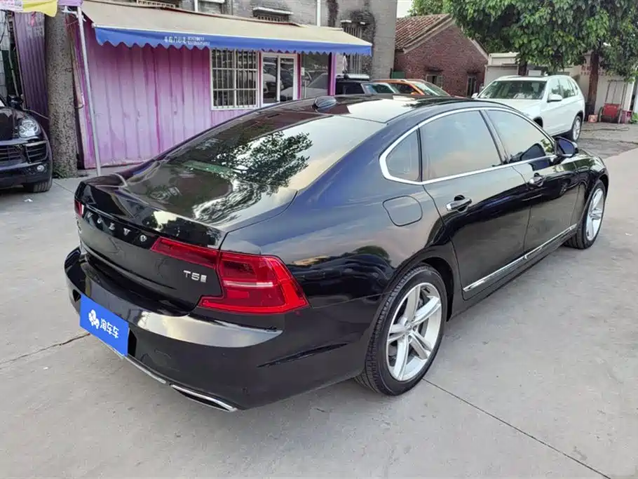Volvo S90