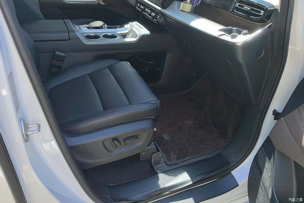 Trumpchi E8, 2024 8