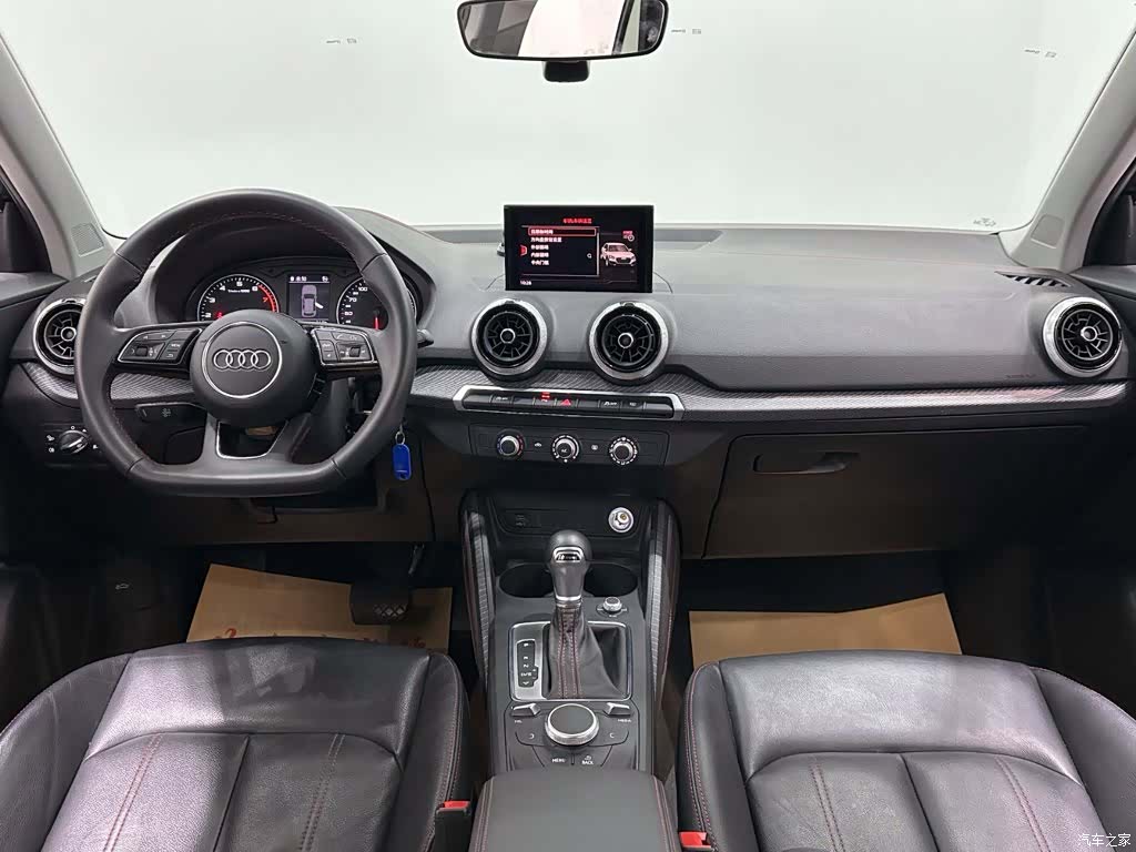 Audi Q2L, 2023 9