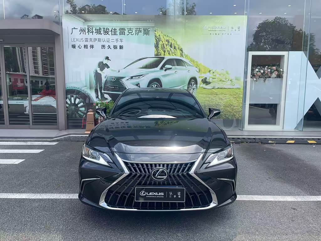 Lexus ES