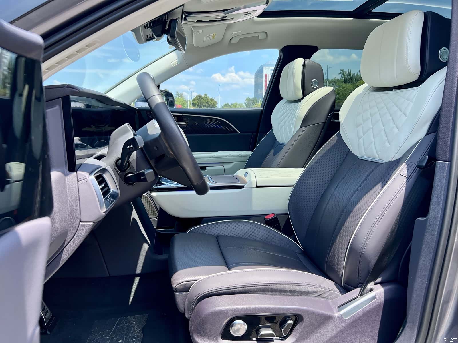 Hongqi E-HS9, 2021 9