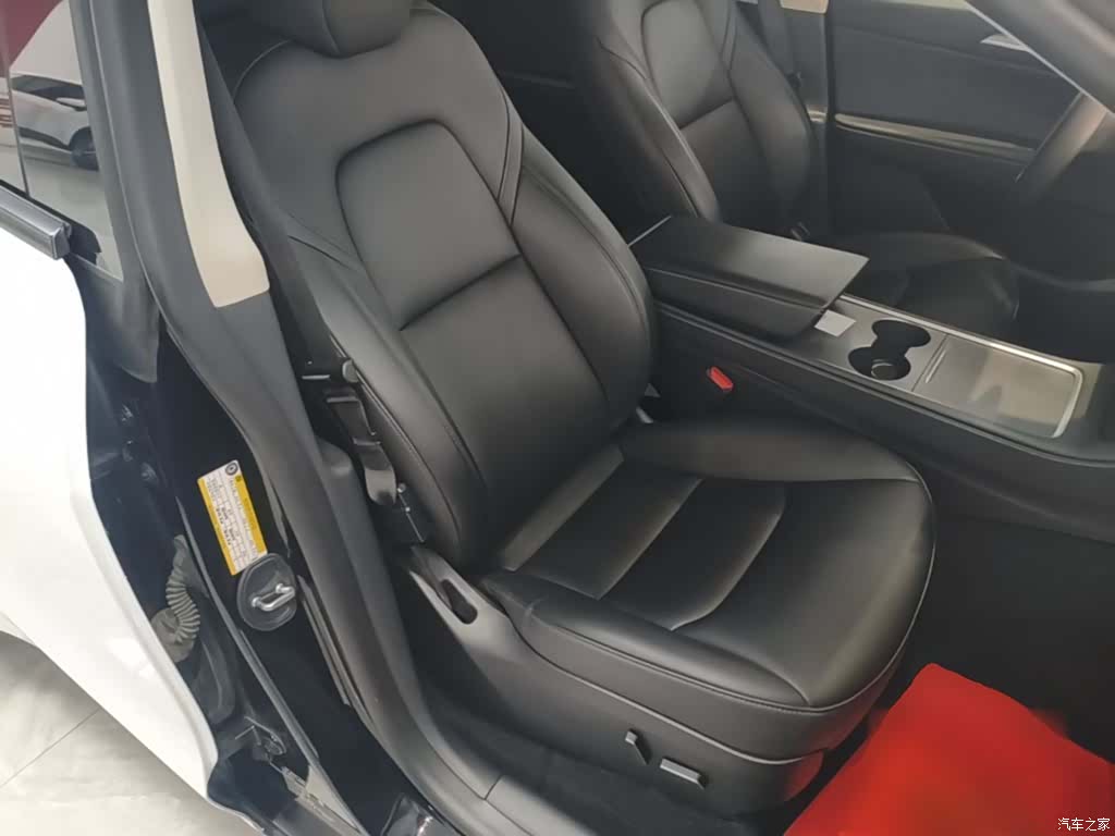 Tesla Model Y, 2023 25