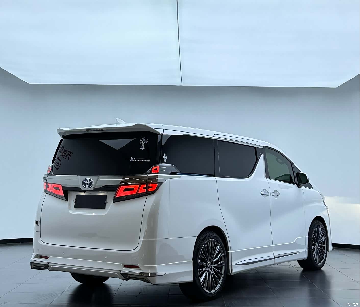 Toyota Vellfire, 2020 3