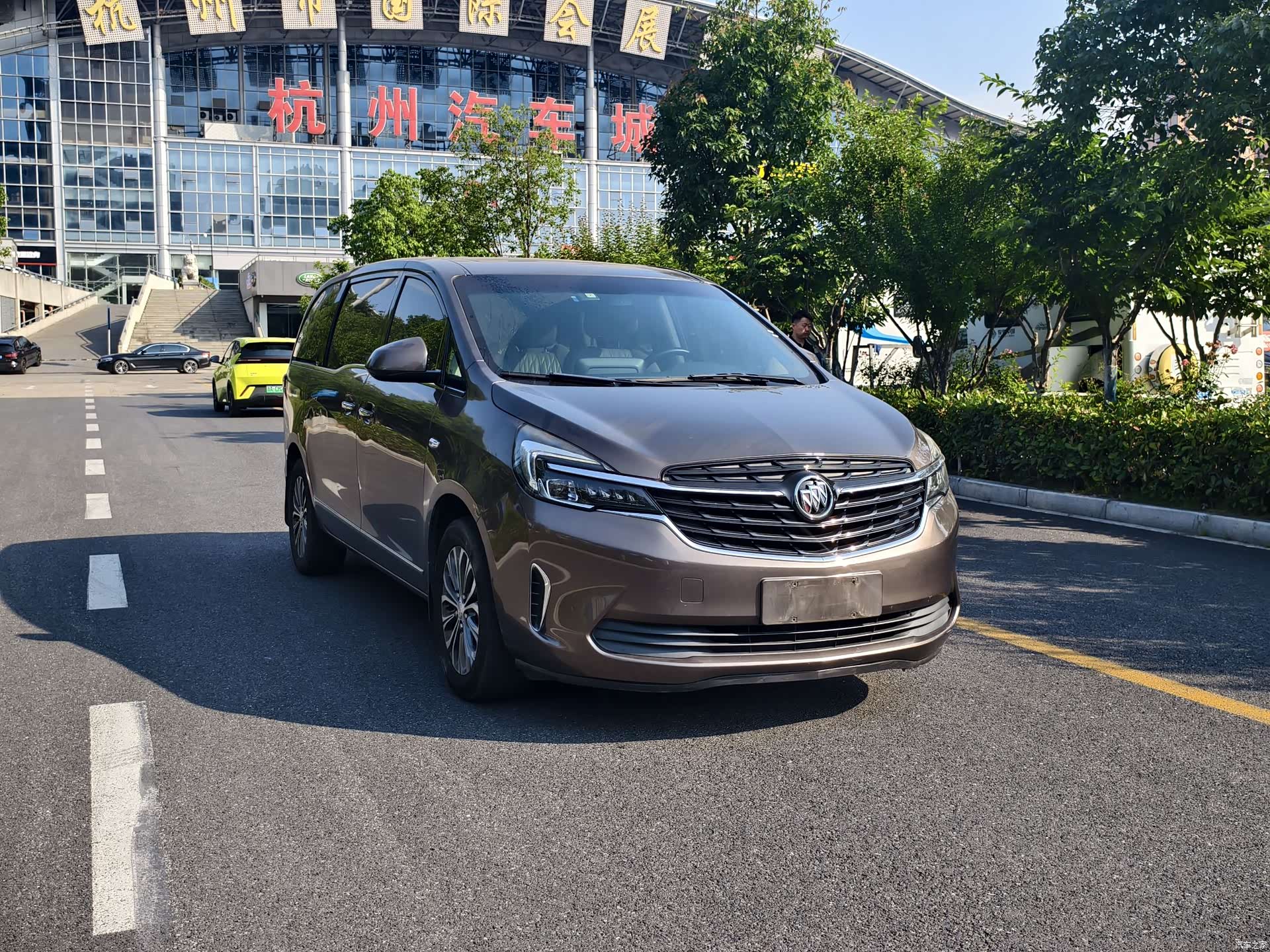 Buick GL8, 2021 3