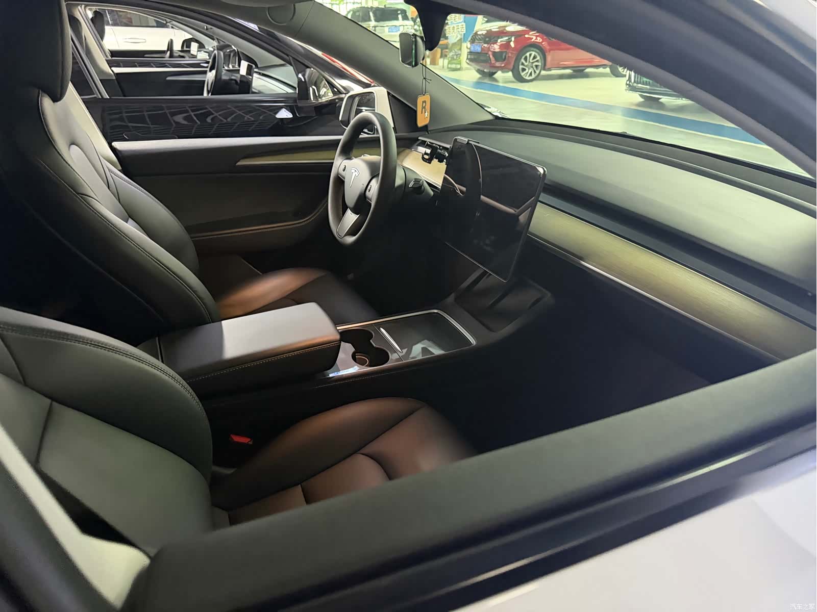 Tesla Model Y, 2023 12