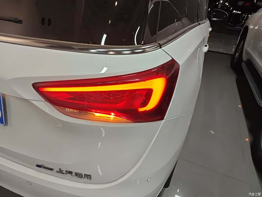 Buick GL6, 2022 24