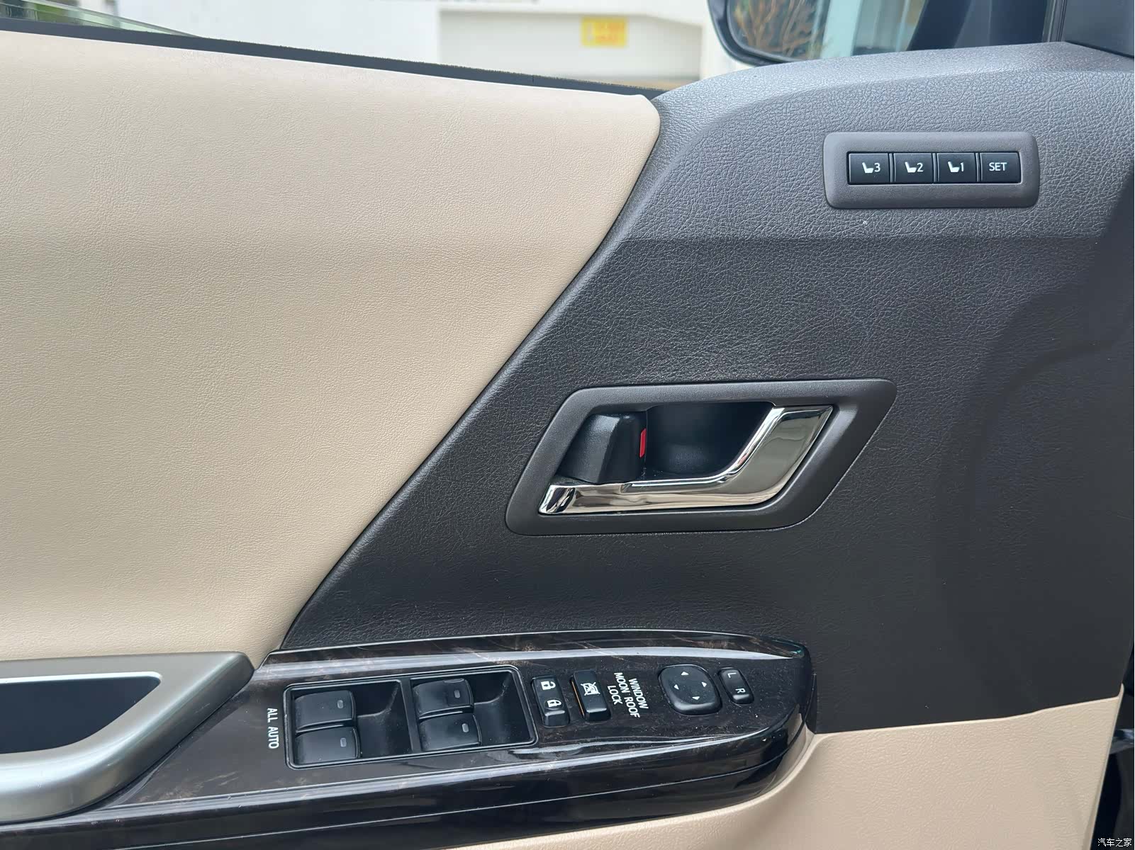 Toyota Alphard, 2014 10