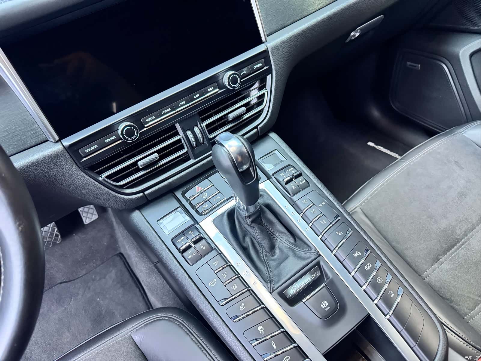 Porsche Macan, 2021 все фото