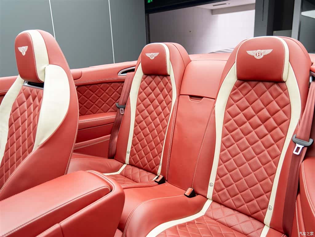 Bentley Continental GT, 2019 11