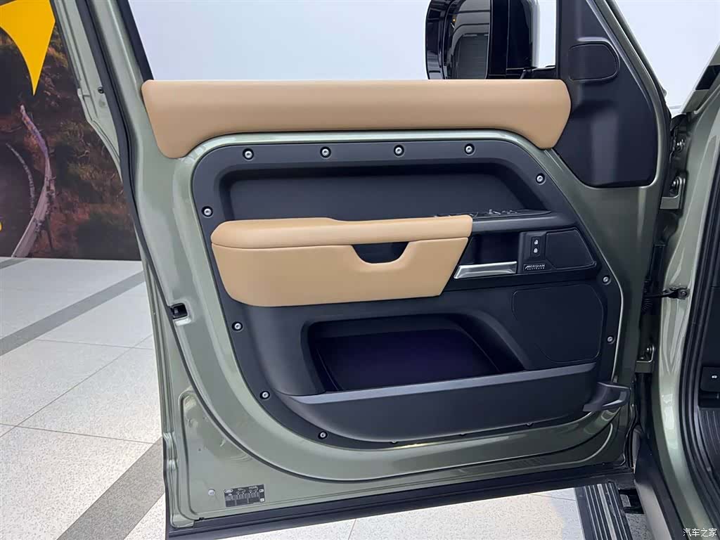 Land Rover Defender, 2025 18
