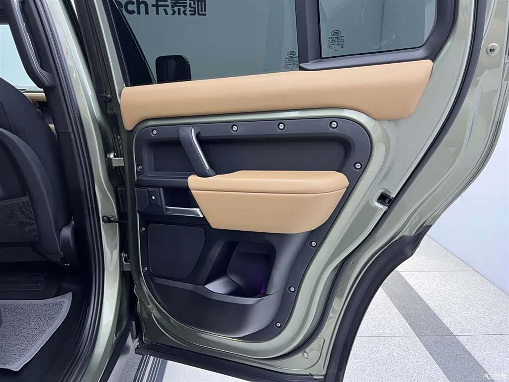 Land Rover Defender, 2025 29