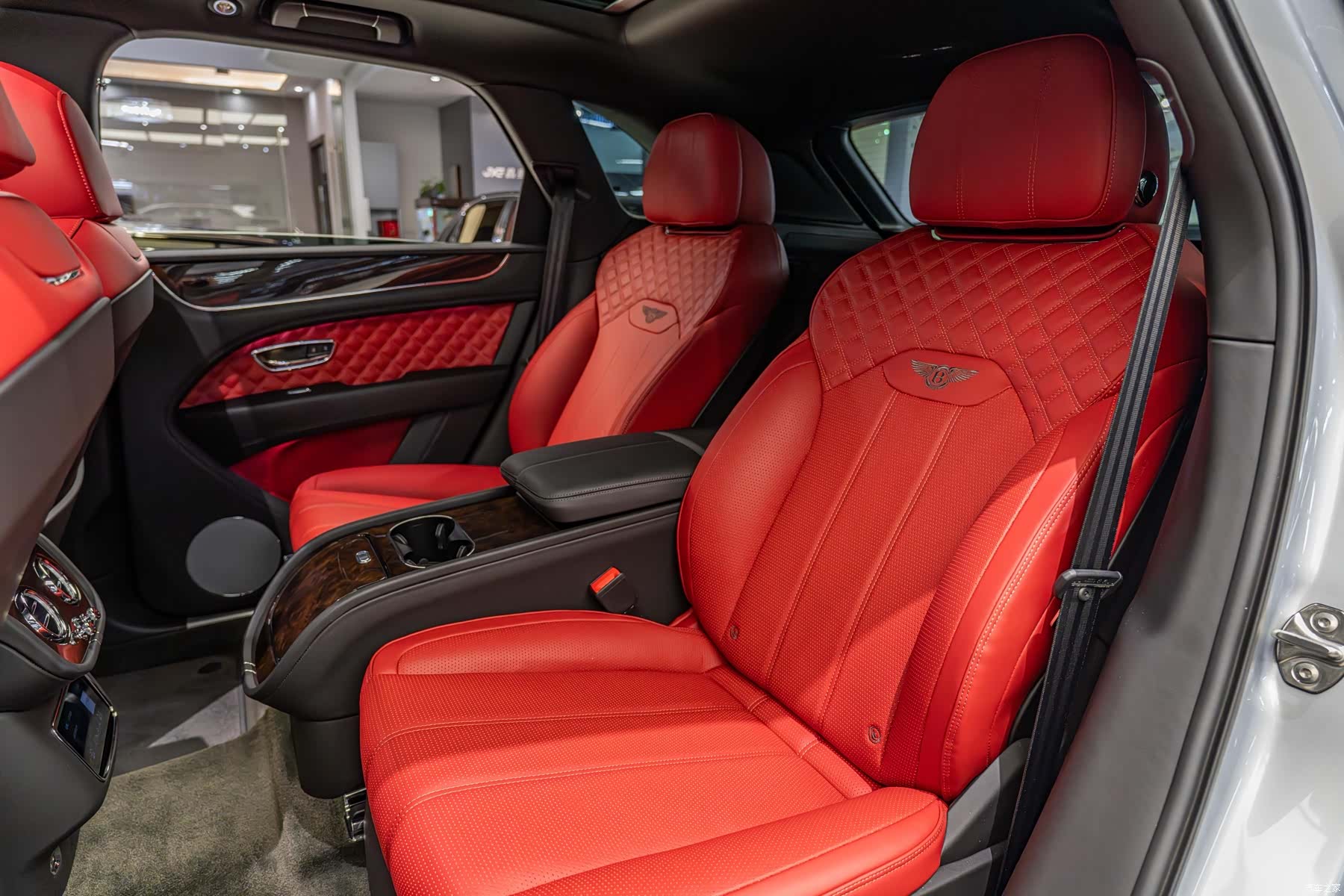 Bentley Bentayga, 2021 14