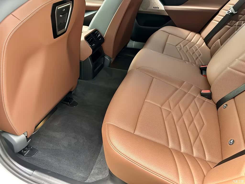 BMW i5, 2024 8