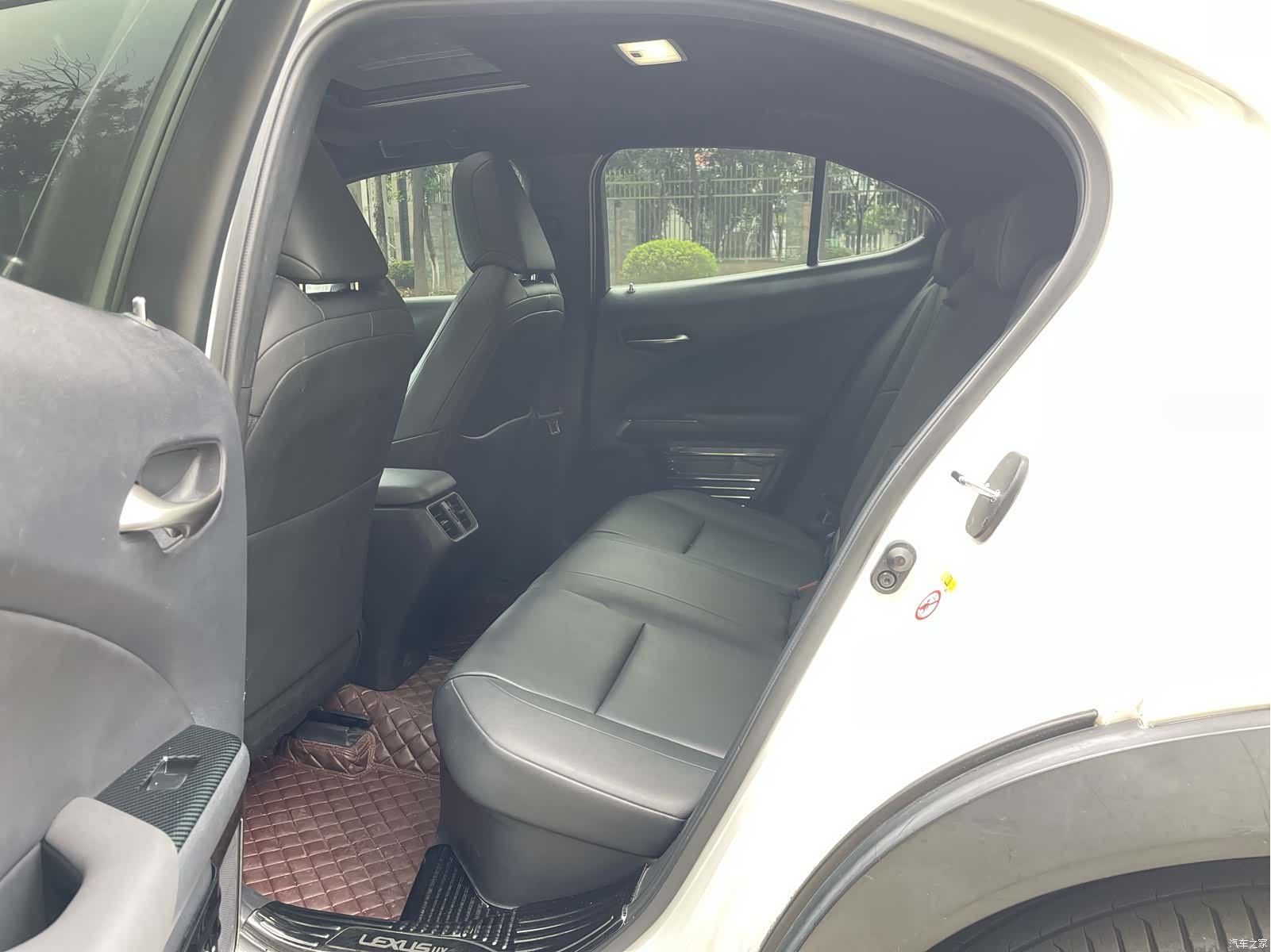 Lexus UX, 2019 9