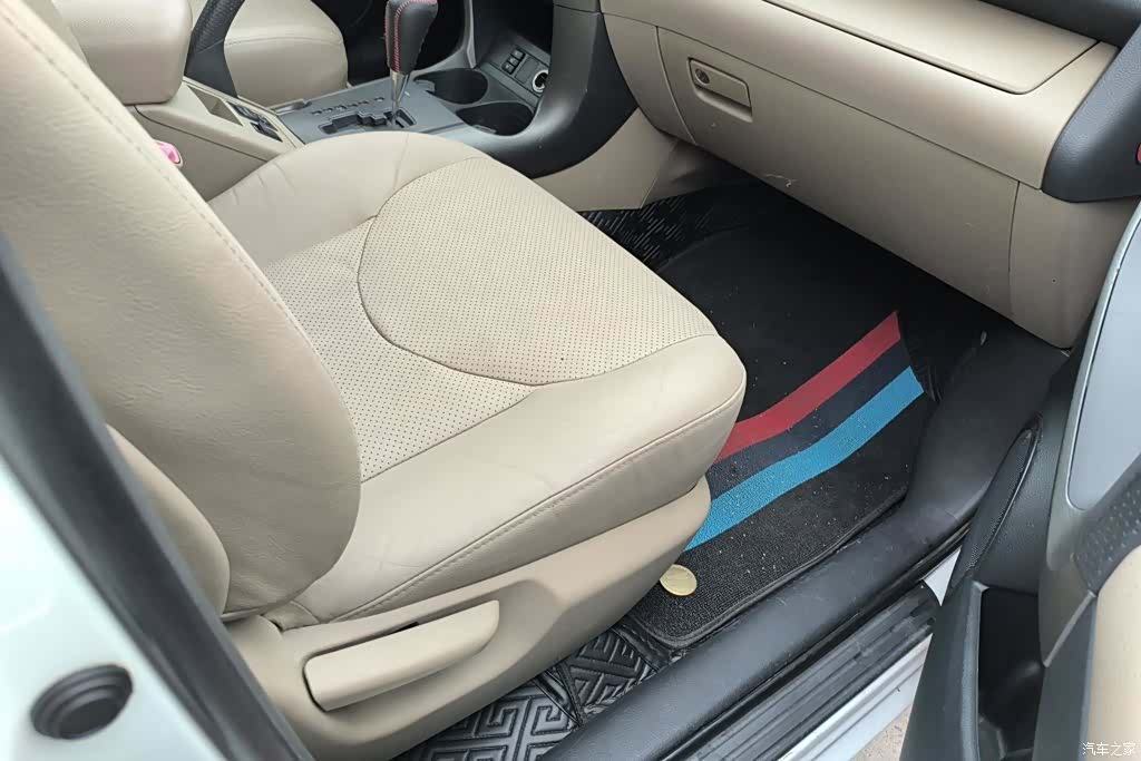 Toyota RAV4, 2011 8