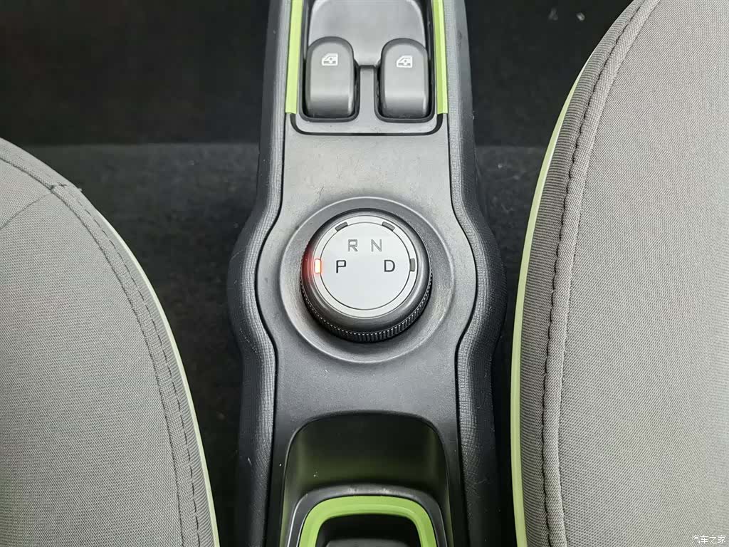 Wuling E100, 2019 13