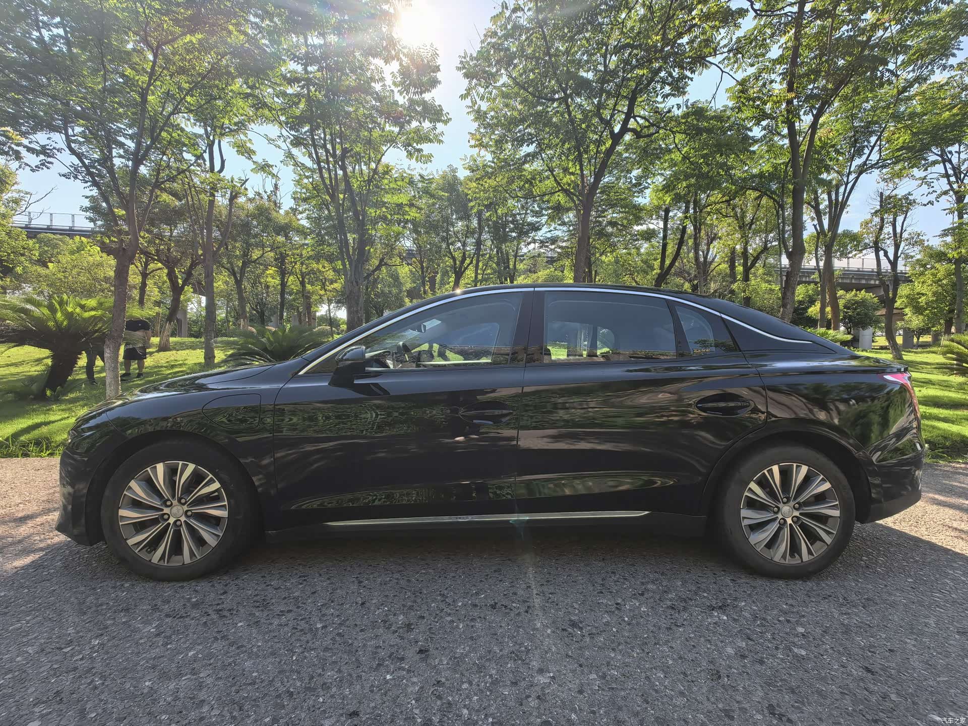 Hongqi QM5, 2023 4