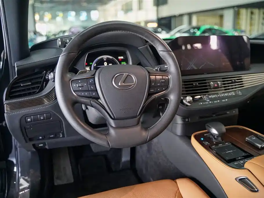 Lexus LS