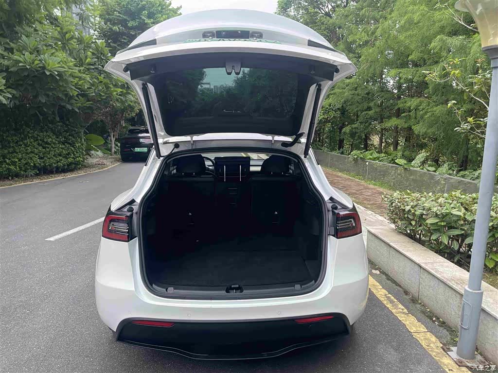 Tesla Model Y, 2021 21