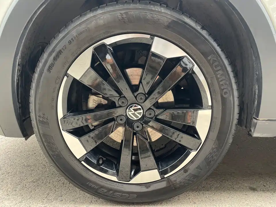 Volkswagen Exploring the shadow