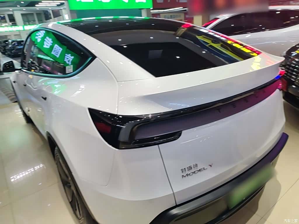 Tesla Model Y, 2026 все фото