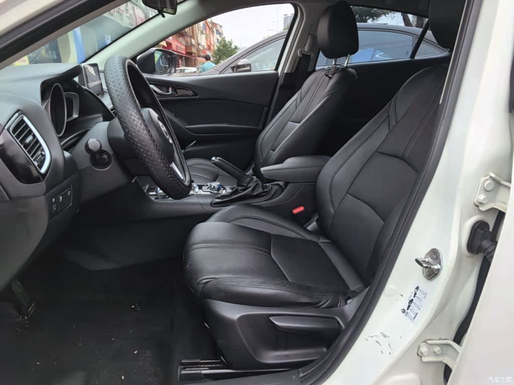 Mazda Mazda3, 2015 15