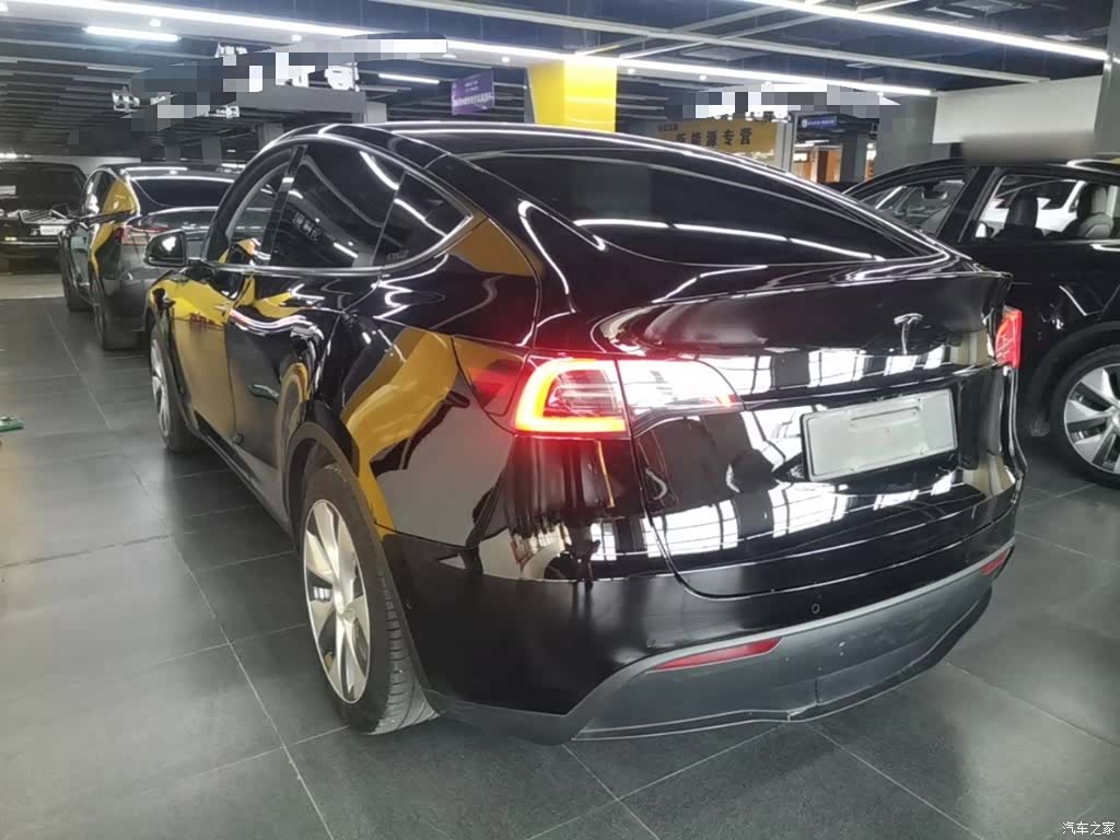 Tesla Model Y, 2022 все фото