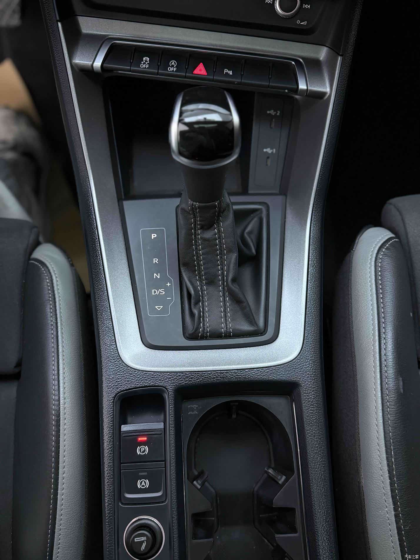 Audi Q3, 2022 11