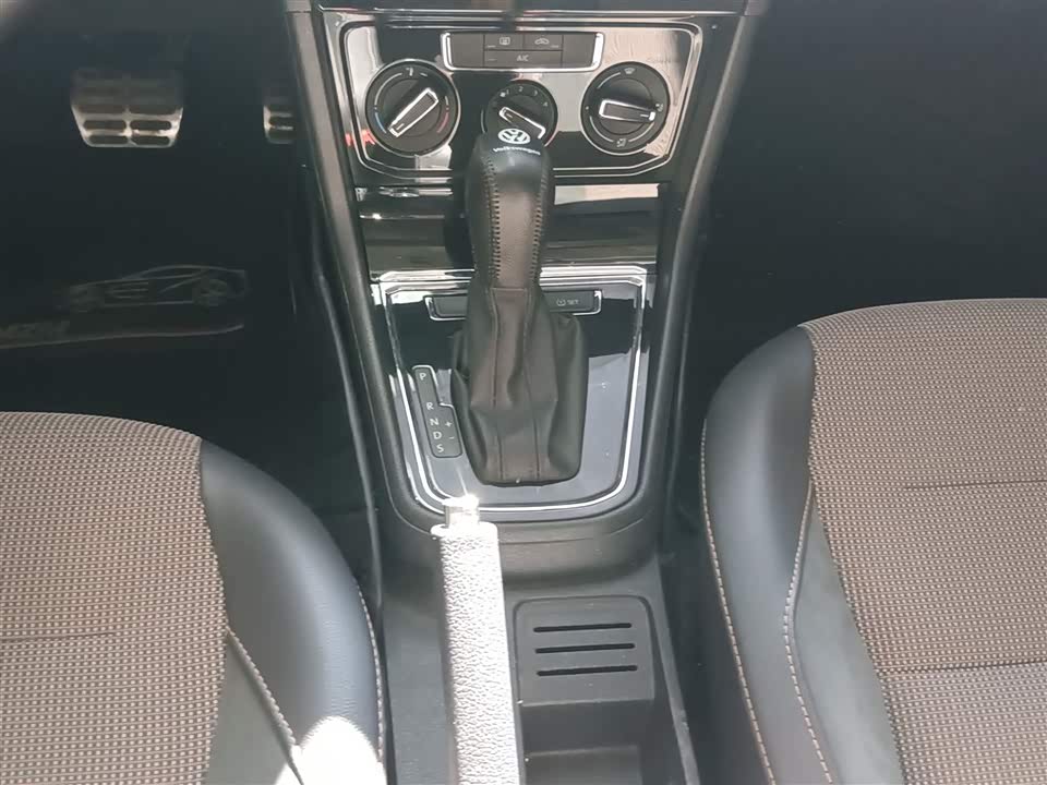 Volkswagen C-TREK Wei Collar