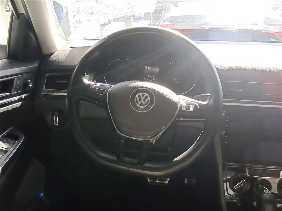 Volkswagen C-TREK Wei Collar