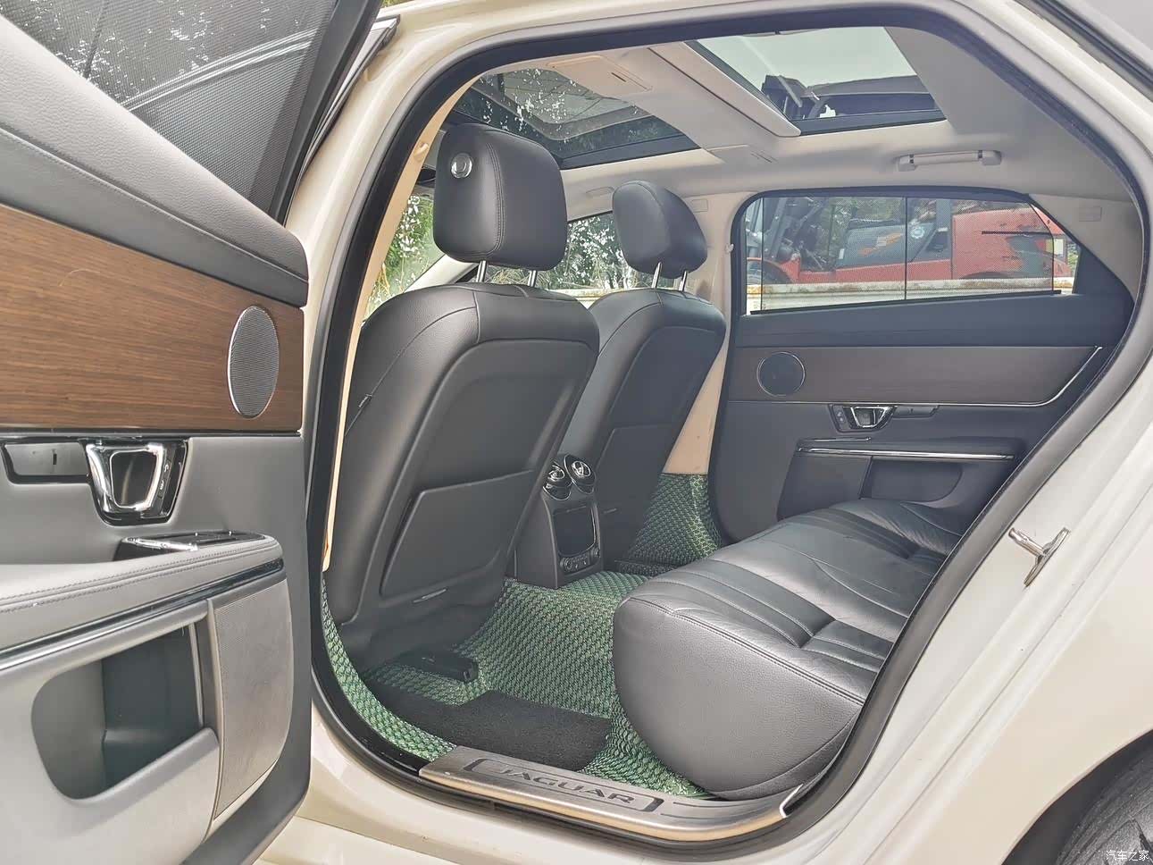 Jaguar XJ, 2019 9