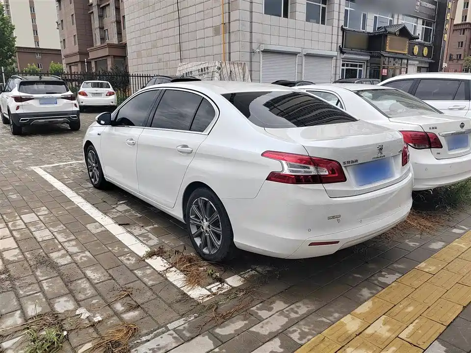Peugeot 408