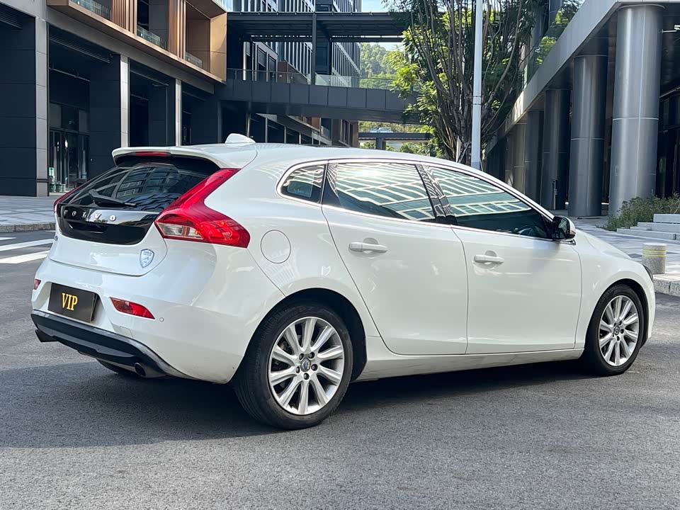 Volvo V40