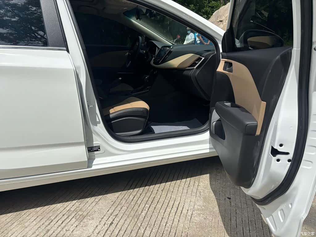 Chevrolet 320, 2022 все фото