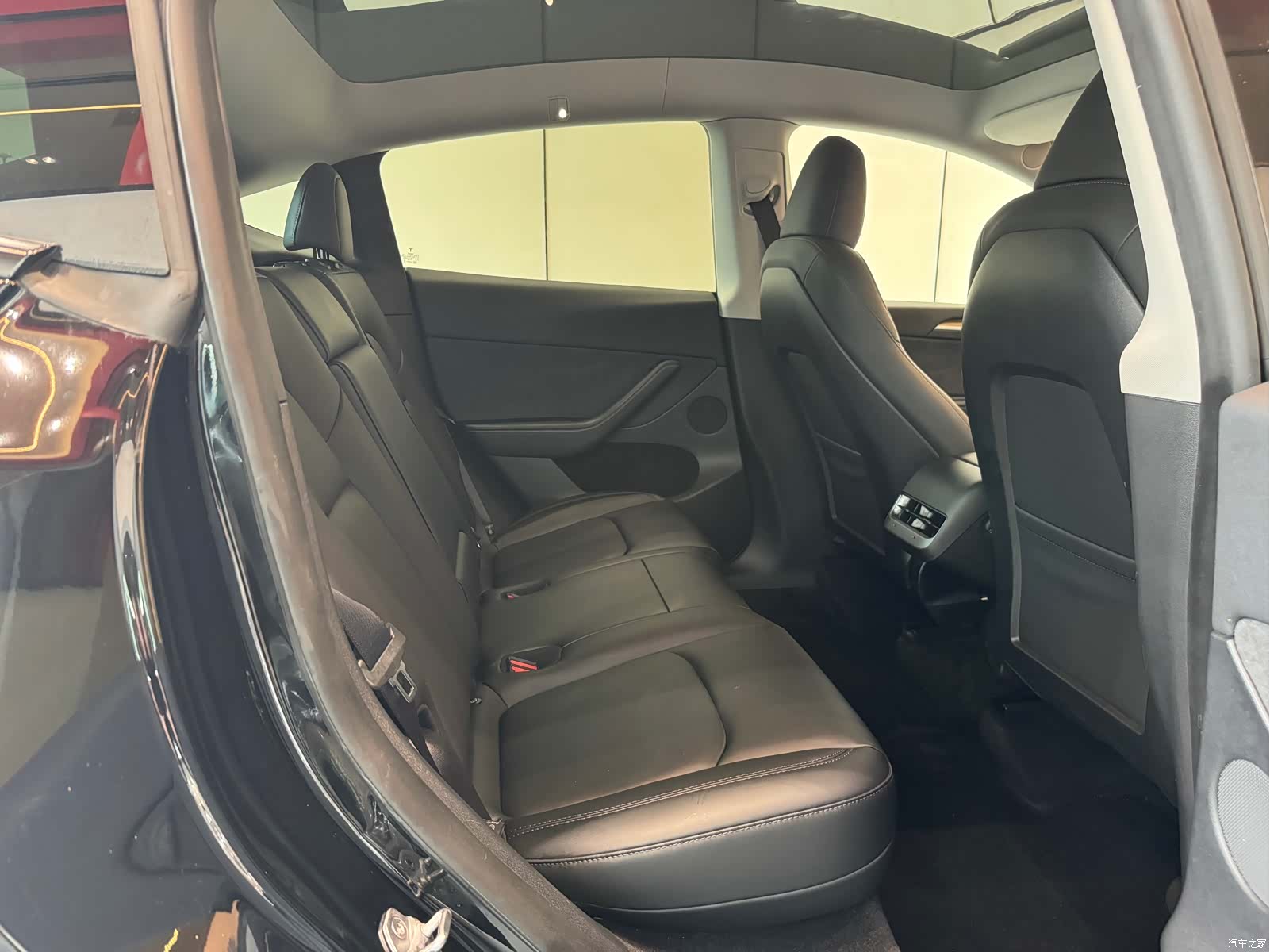 Tesla Model Y, 2023 9