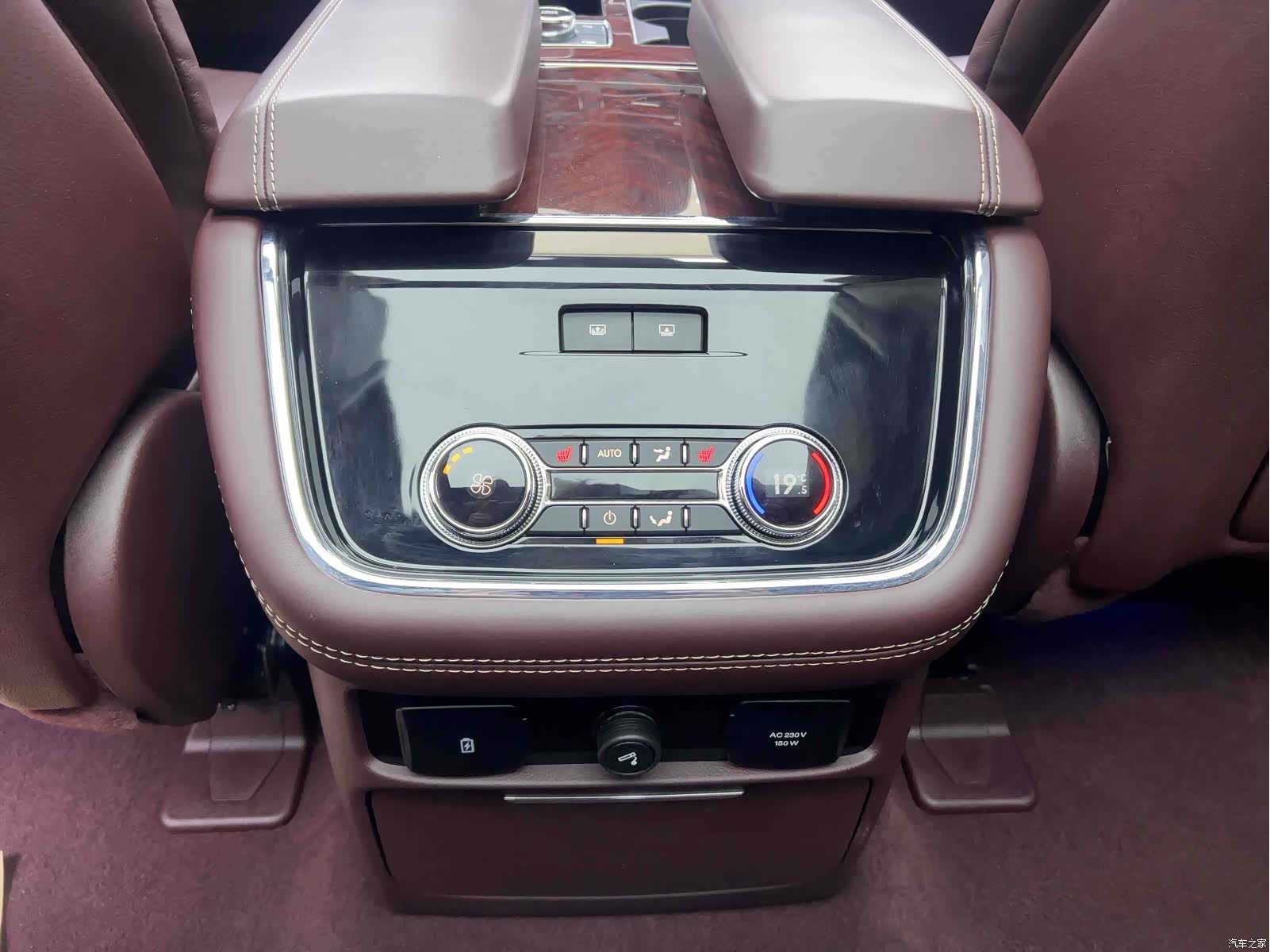 Lincoln Navigator, 2020 13