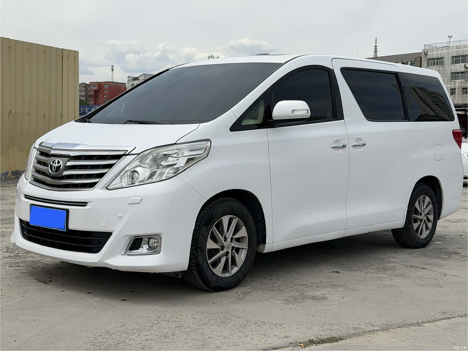 Toyota Alphard, 2014 1